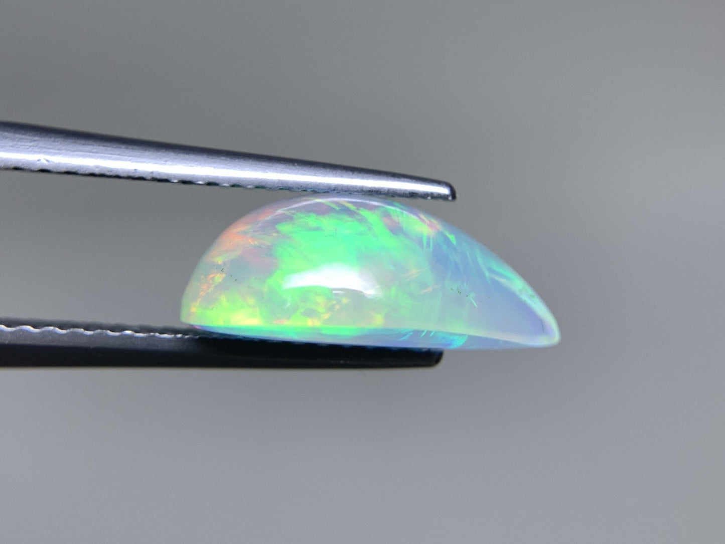 オパール 2.374ct  宝石ソーティング付き  13.6㎜×8.7㎜×5.3㎜  天然 ルース（ 裸石 ） 4538Y