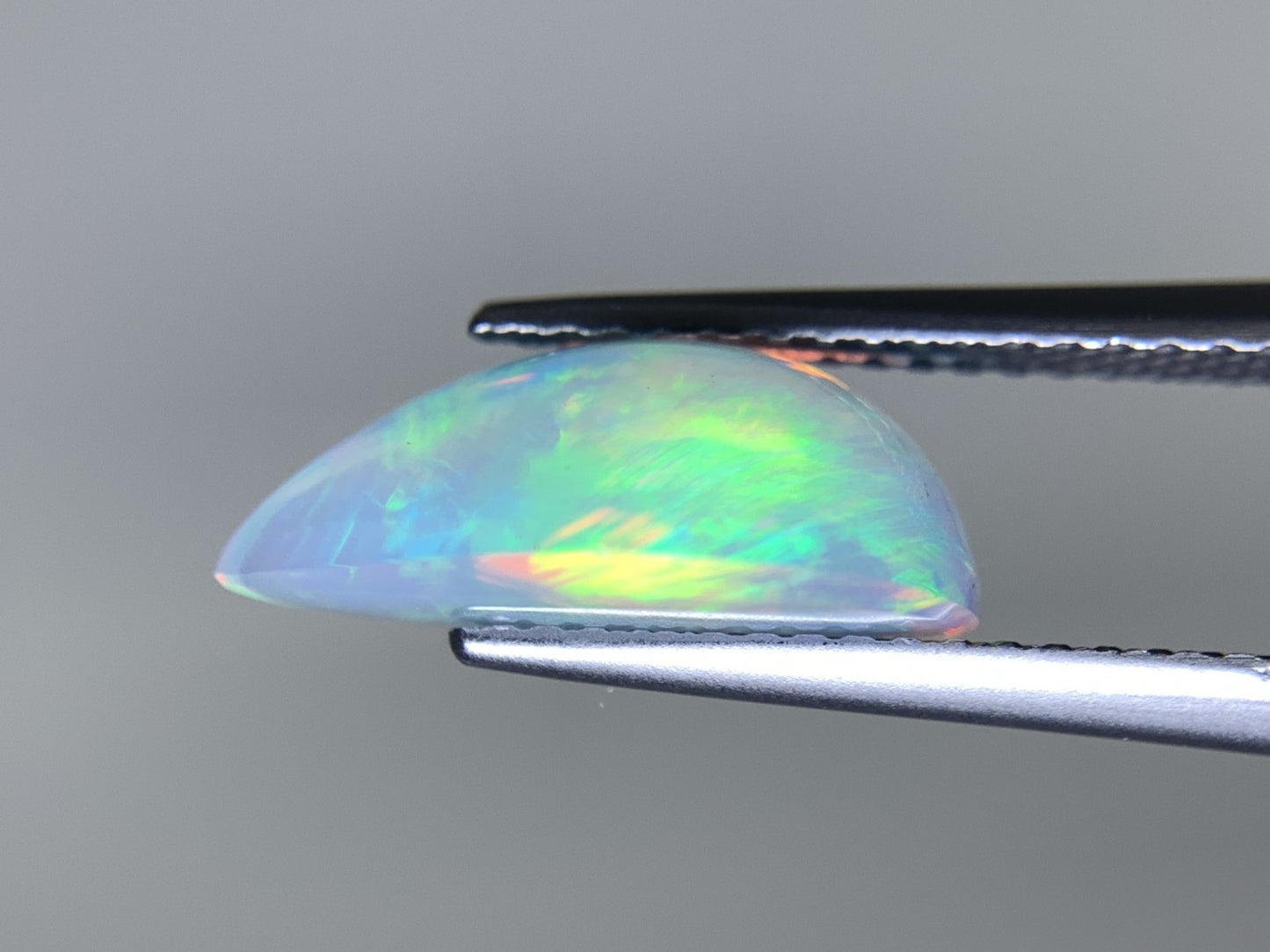 オパール 2.374ct  宝石ソーティング付き  13.6㎜×8.7㎜×5.3㎜  天然 ルース（ 裸石 ） 4538Y