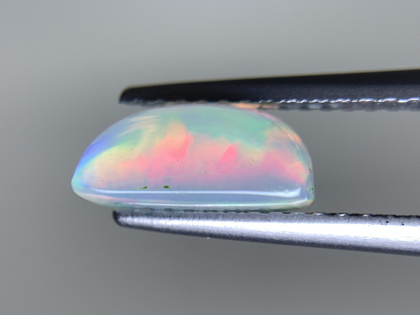 オパール 1.536ct  宝石ソーティング付き  8.9㎜×6.7㎜×4.2㎜  天然 ルース（ 裸石 ） 4573Y