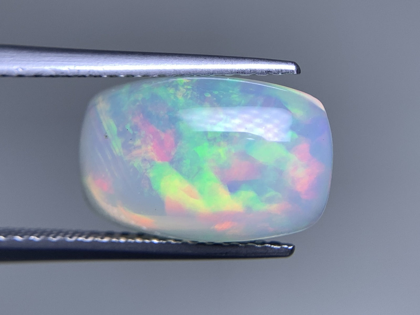 オパール 2.085ct  宝石ソーティング付き  13.4㎜×8.6㎜×4.1㎜  天然 ルース（ 裸石 ） 4579Y
