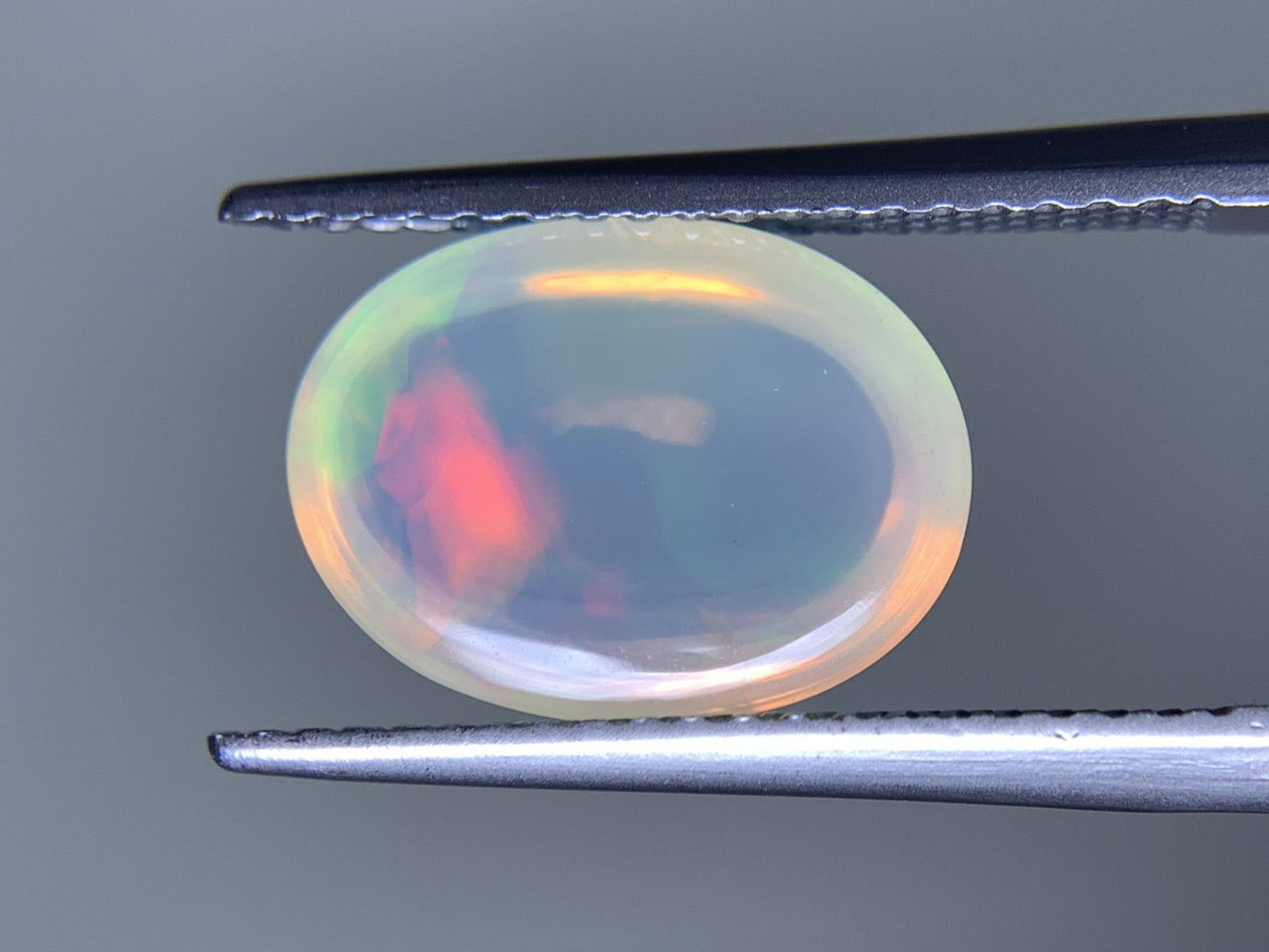 オパール 2.513ct  宝石ソーティング付き  11.7㎜×8.6㎜×5.3㎜  天然 ルース（ 裸石 ） 4585Y