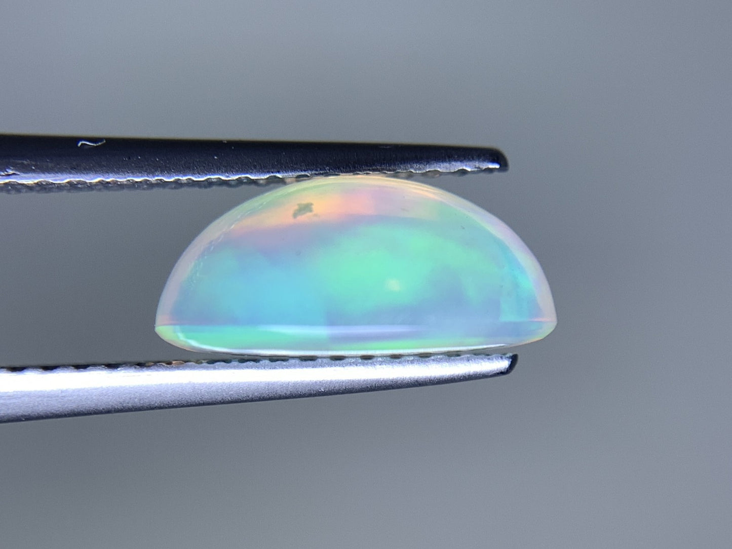 オパール 2.513ct  宝石ソーティング付き  11.7㎜×8.6㎜×5.3㎜  天然 ルース（ 裸石 ） 4585Y