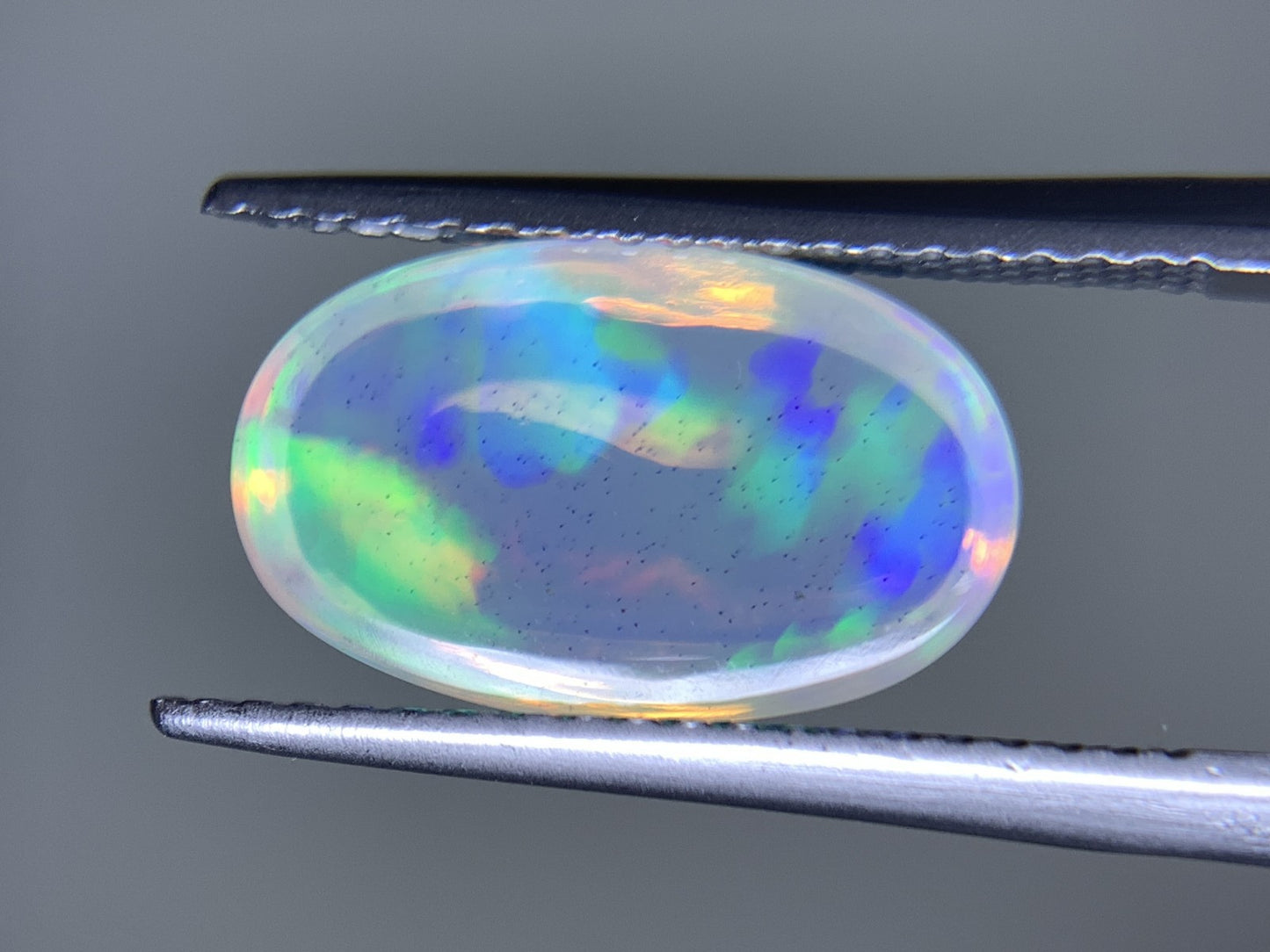 オパール 2.158ct  宝石ソーティング付き  13.1㎜×8.0㎜×4.3㎜  天然 ルース（ 裸石 ） 4587Y
