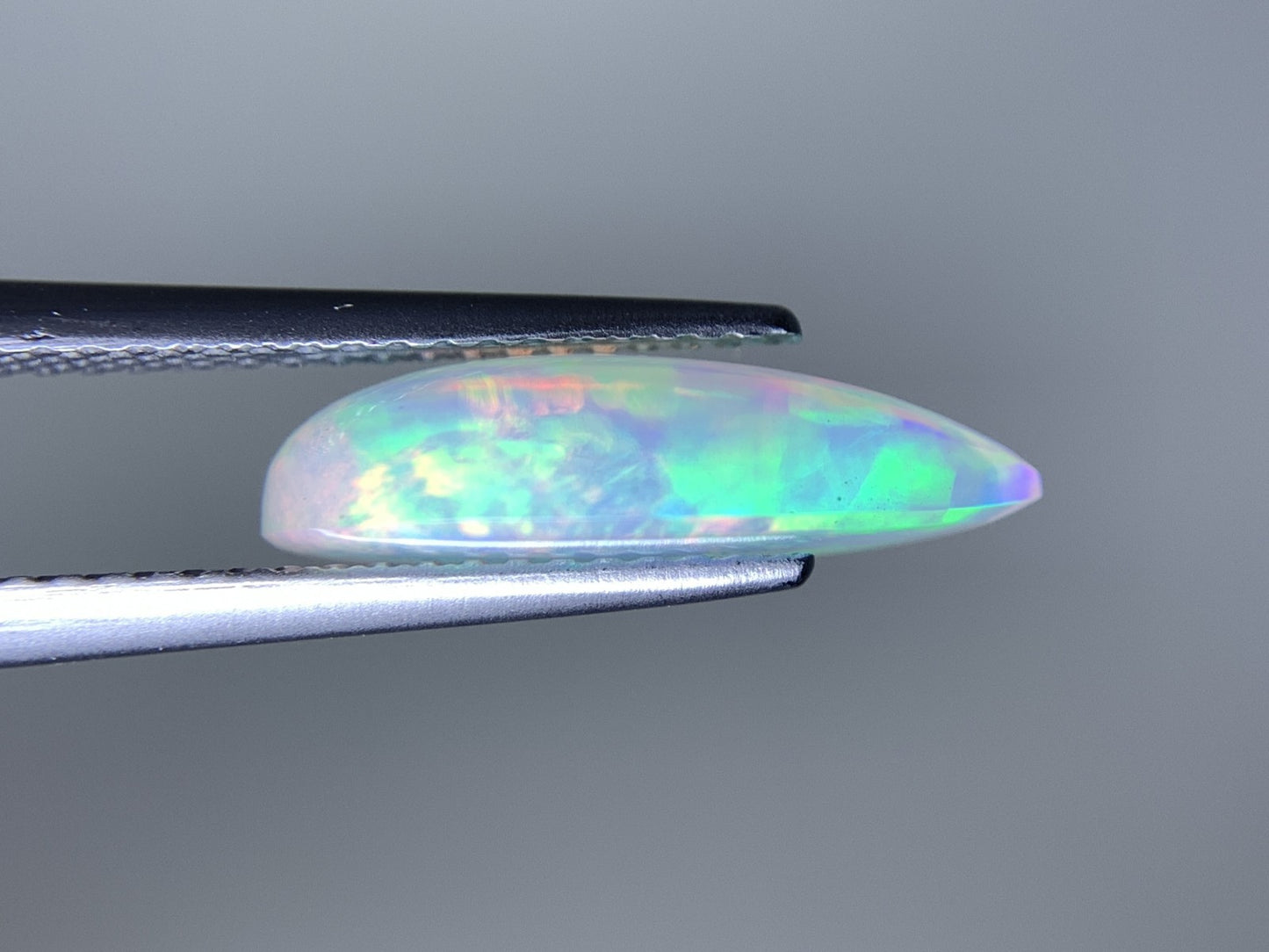 オパール 2.407ct  宝石ソーティング付き  15.2㎜×8.9㎜×4.1㎜  天然 ルース（ 裸石 ） 4589Y
