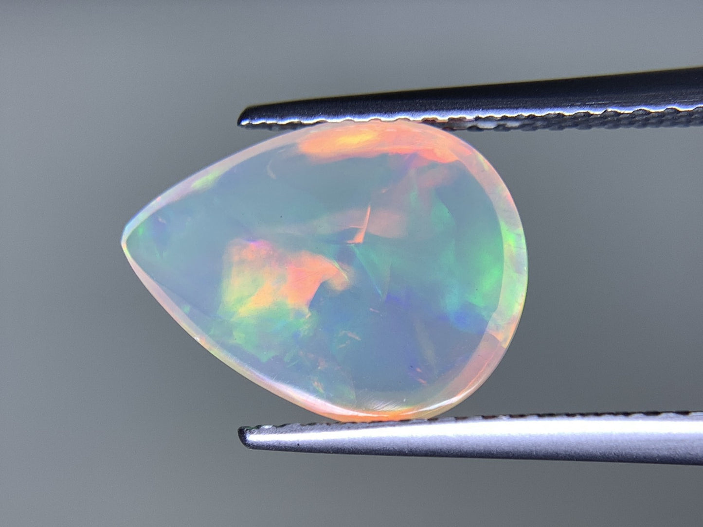 オパール 1.562ct  宝石ソーティング付き  12.8㎜×9.5㎜×3.7㎜  天然 ルース（ 裸石 ） 4590Y