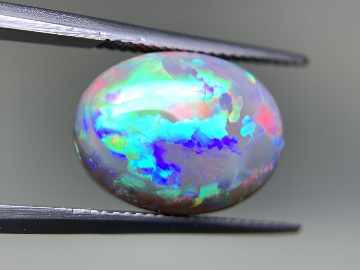 ブラックオパール 6.589ct  中央宝石ソーティング付き  15.3㎜×11.6㎜×6.1㎜  天然 ルース（ 裸石 ） 4614Y