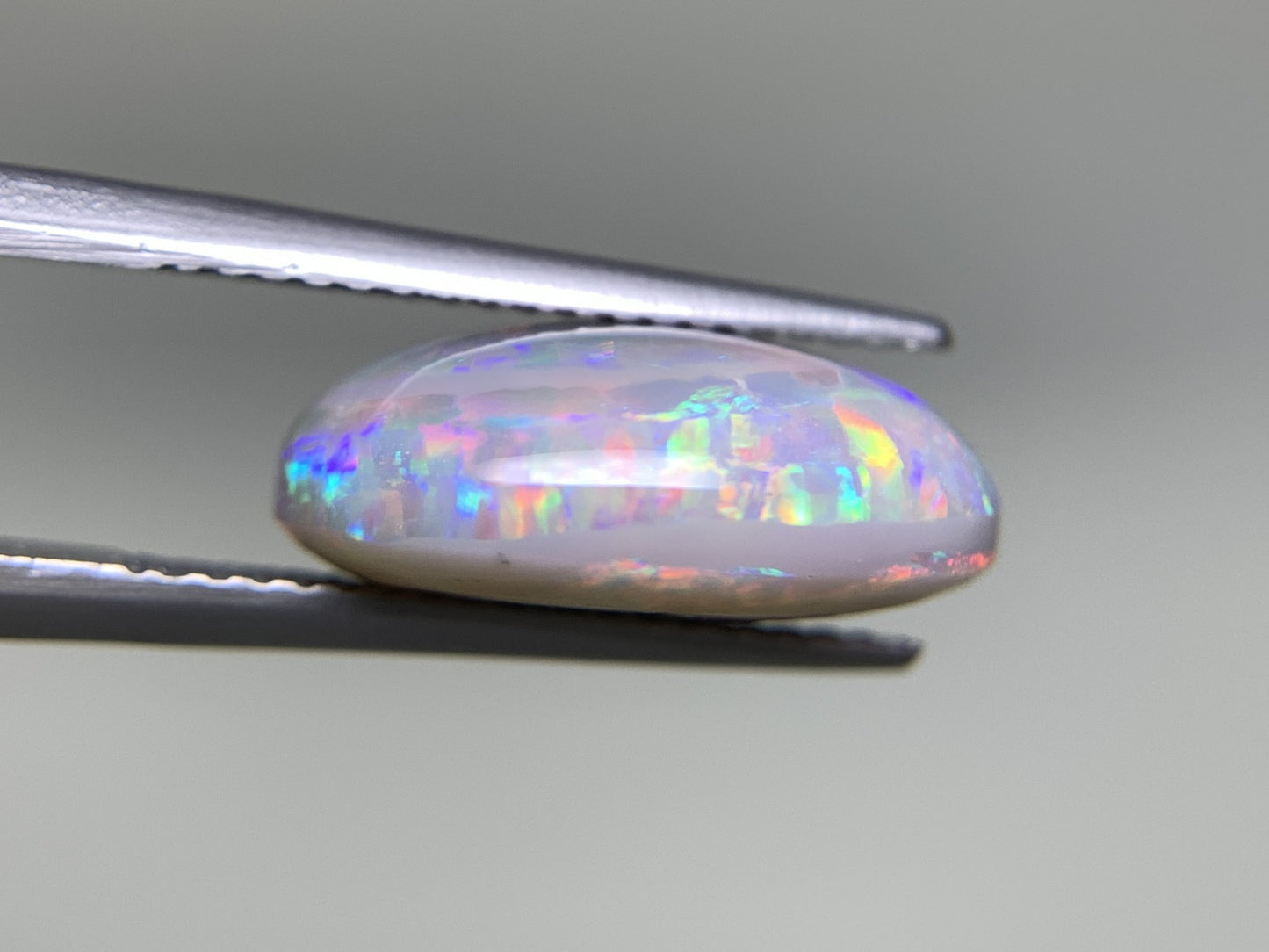 ブラックオパール 6.589ct  中央宝石ソーティング付き  15.3㎜×11.6㎜×6.1㎜  天然 ルース（ 裸石 ） 4614Y