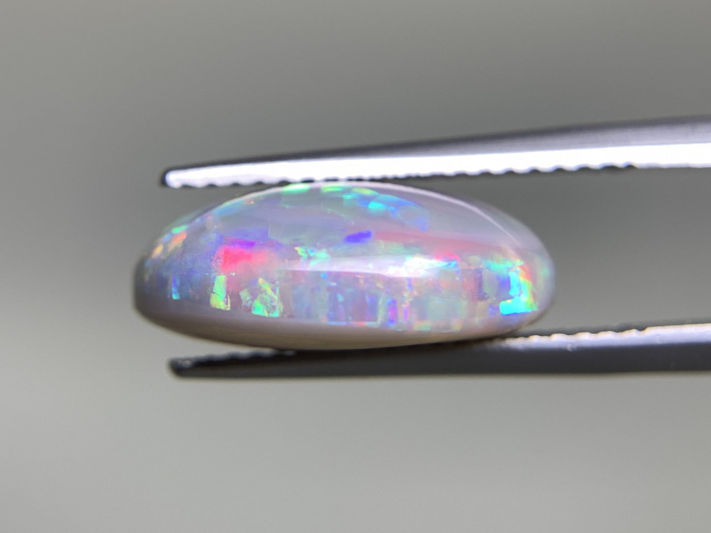 ブラックオパール 6.589ct  中央宝石ソーティング付き  15.3㎜×11.6㎜×6.1㎜  天然 ルース（ 裸石 ） 4614Y