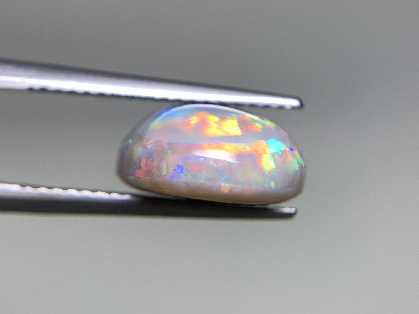 ブラックオパール 6.589ct  中央宝石ソーティング付き  15.3㎜×11.6㎜×6.1㎜  天然 ルース（ 裸石 ） 4614Y