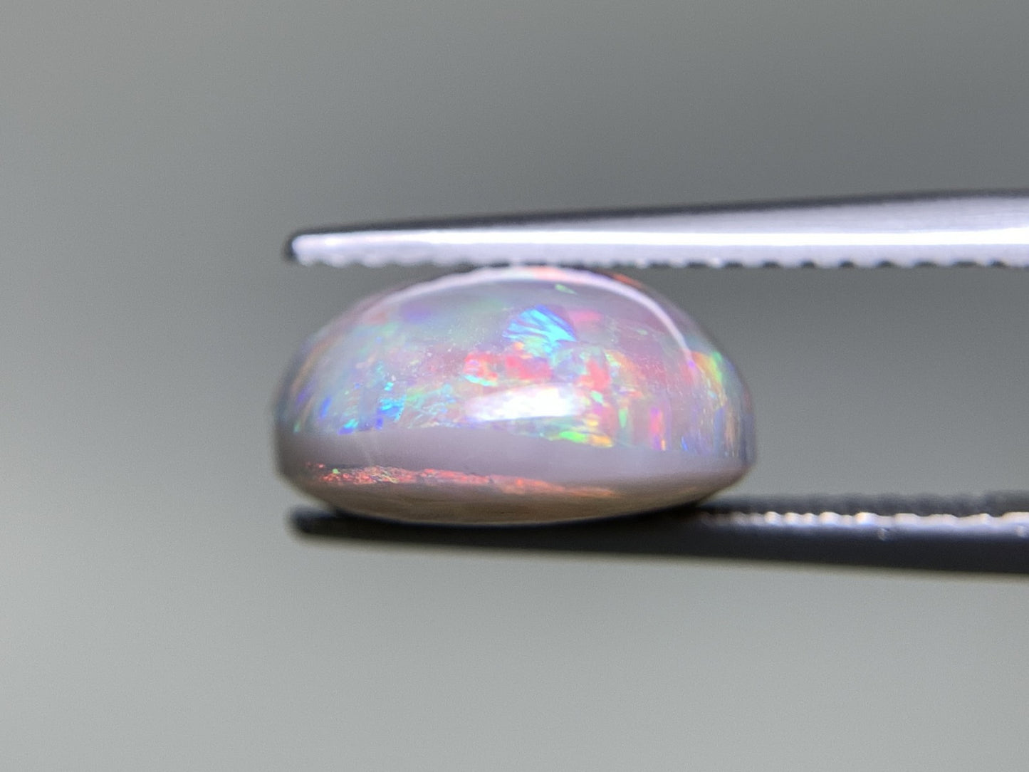 ブラックオパール 6.589ct  中央宝石ソーティング付き  15.3㎜×11.6㎜×6.1㎜  天然 ルース（ 裸石 ） 4614Y