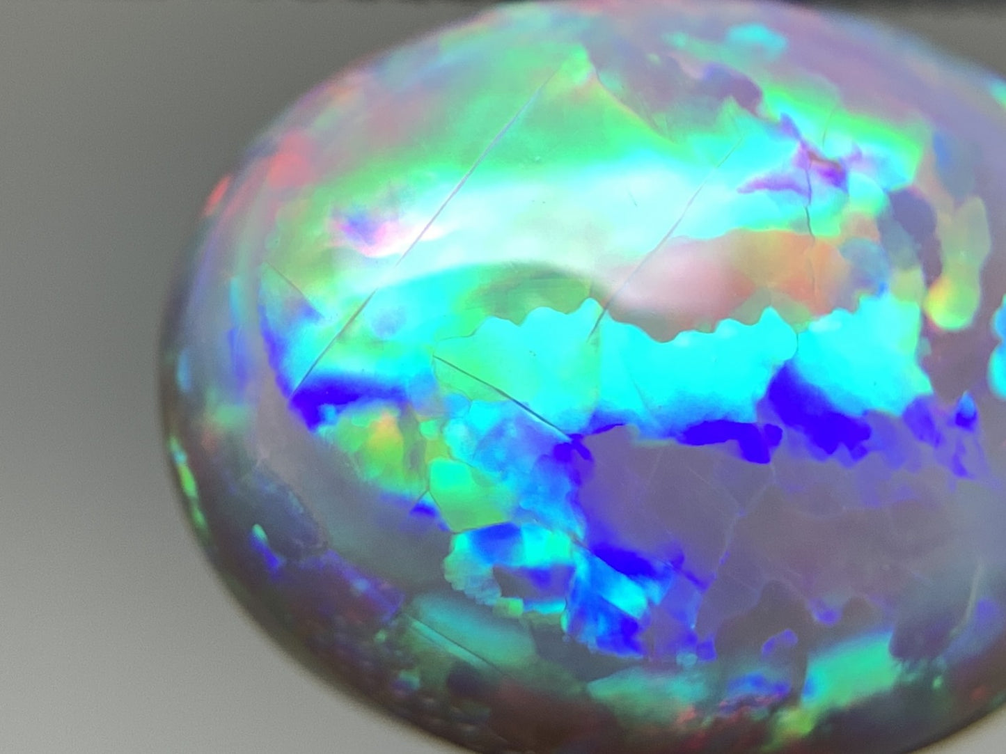 ブラックオパール 6.589ct  中央宝石ソーティング付き  15.3㎜×11.6㎜×6.1㎜  天然 ルース（ 裸石 ） 4614Y