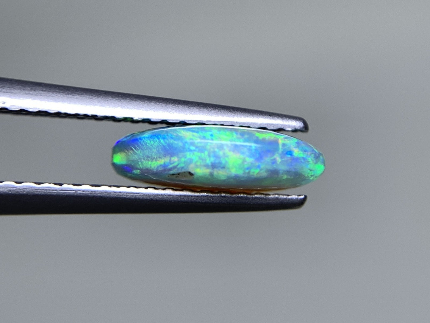 ブラックオパール 1.405ct  宝石ソーティング付き  10.1㎜×7.1㎜×2.9㎜  天然 ルース（ 裸石 ） 4621Y