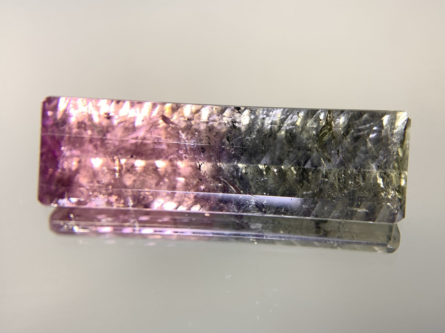パーティカラードトルマリン 20.262ct 中央宝石ソーティング付き 33.45㎜×10.22㎜×6.71㎜ 天然 ルース（ 裸石 ） 4626Y