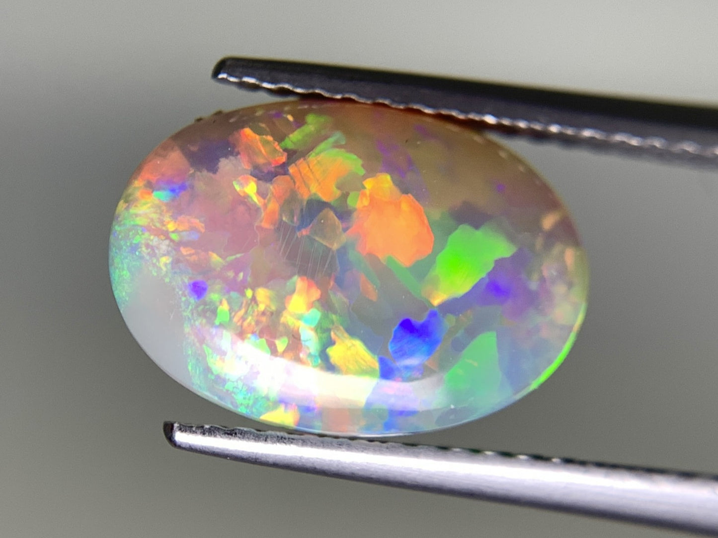 オパール 3.060ct  中央宝石ソーティング付き  12.2㎜×8.9㎜×5.1㎜  天然 ルース（ 裸石 ） 4629Y