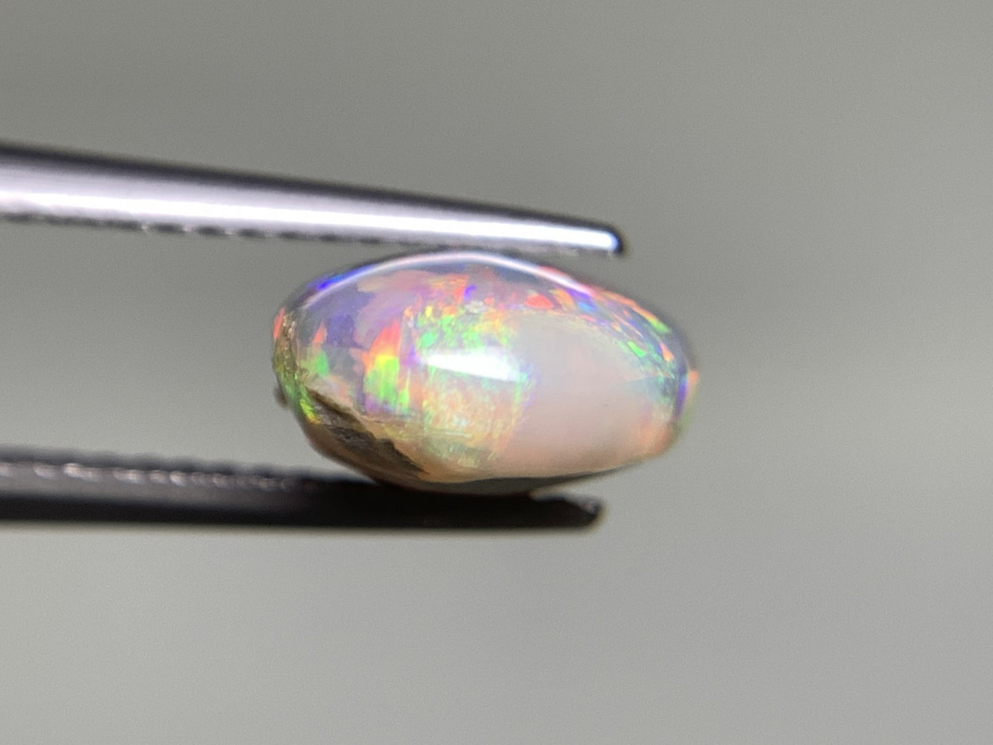 オパール 3.060ct  中央宝石ソーティング付き  12.2㎜×8.9㎜×5.1㎜  天然 ルース（ 裸石 ） 4629Y