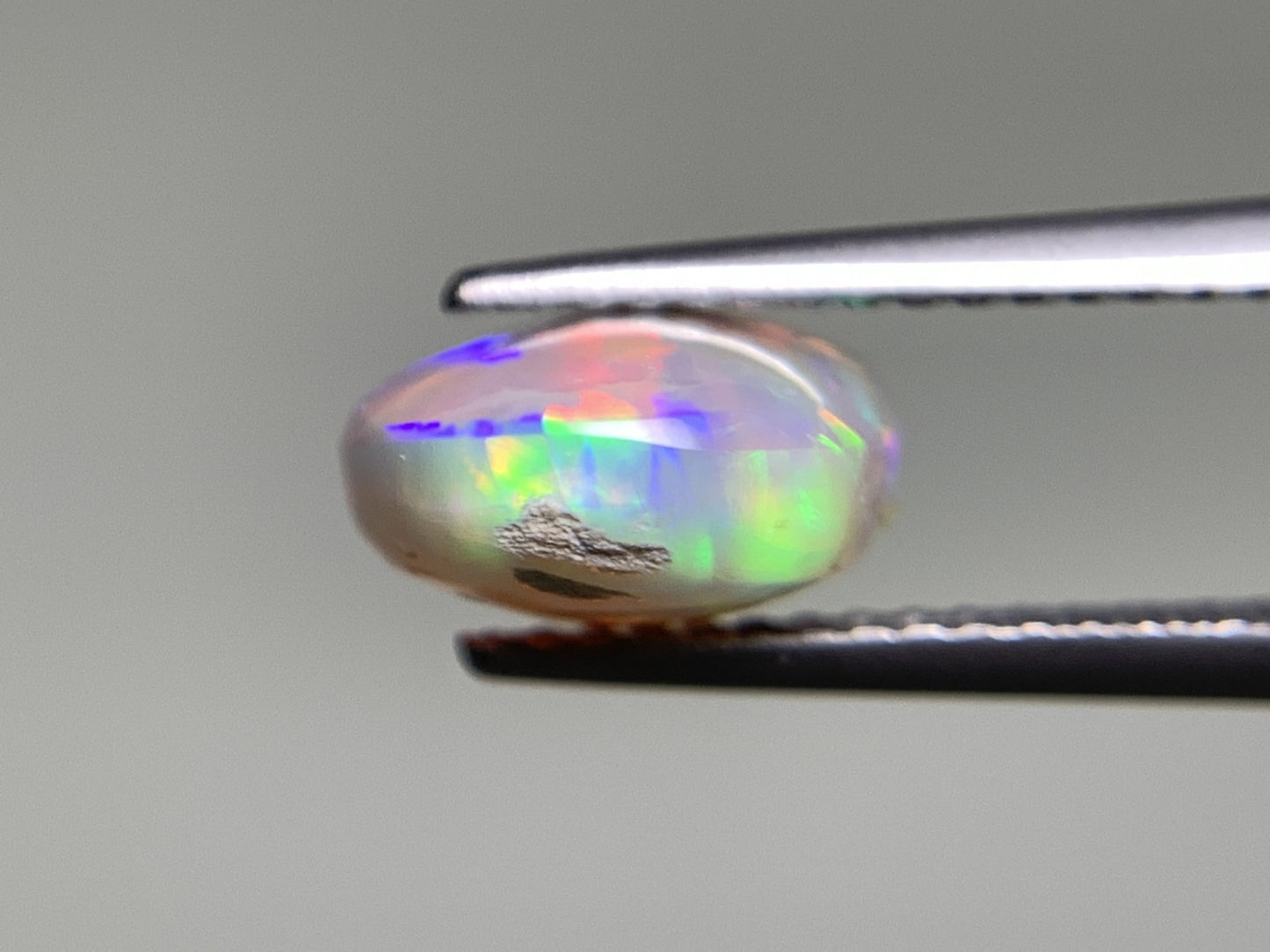 オパール 3.060ct  中央宝石ソーティング付き  12.2㎜×8.9㎜×5.1㎜  天然 ルース（ 裸石 ） 4629Y