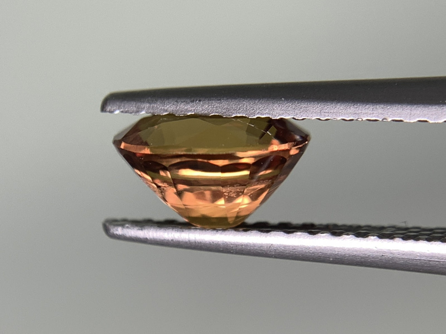 サファイア 1.395ct  宝石ソーティング付き  7.0㎜×5.7㎜×4.2㎜  天然 ルース（ 裸石 ） 4637Y