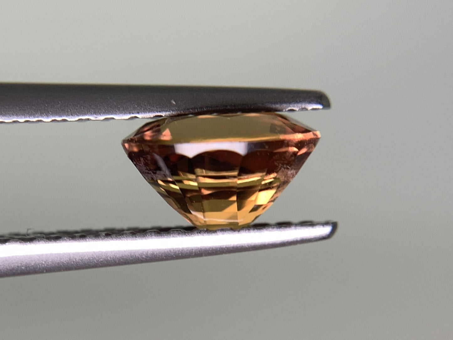 サファイア 1.395ct  宝石ソーティング付き  7.0㎜×5.7㎜×4.2㎜  天然 ルース（ 裸石 ） 4637Y