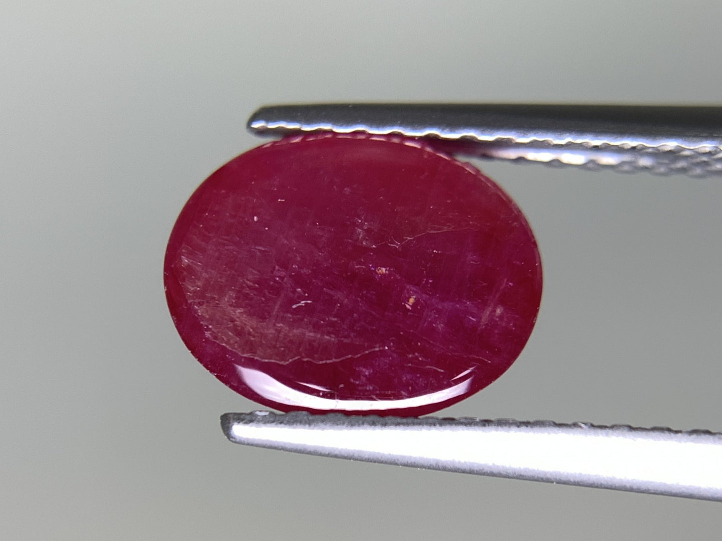 ルビー 2.812ct  宝石ソーティング付き  8.8㎜×6.9㎜×4.4㎜  天然 ルース（ 裸石 ） 4647Y
