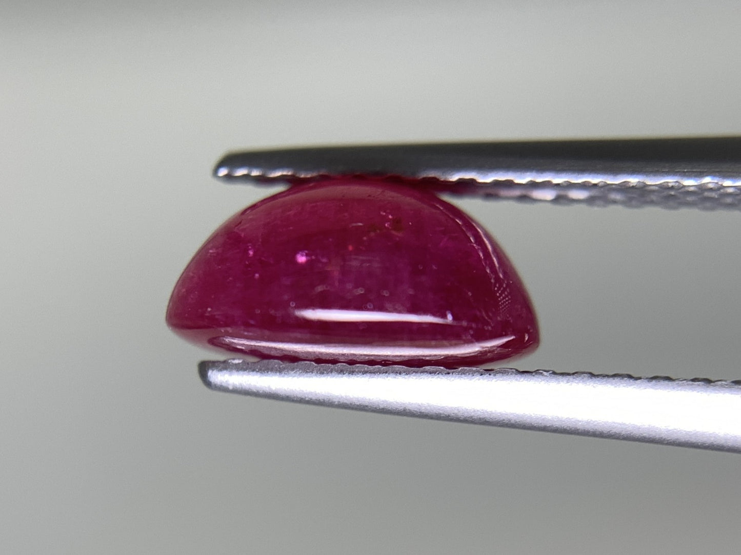 ルビー 2.812ct  宝石ソーティング付き  8.8㎜×6.9㎜×4.4㎜  天然 ルース（ 裸石 ） 4647Y
