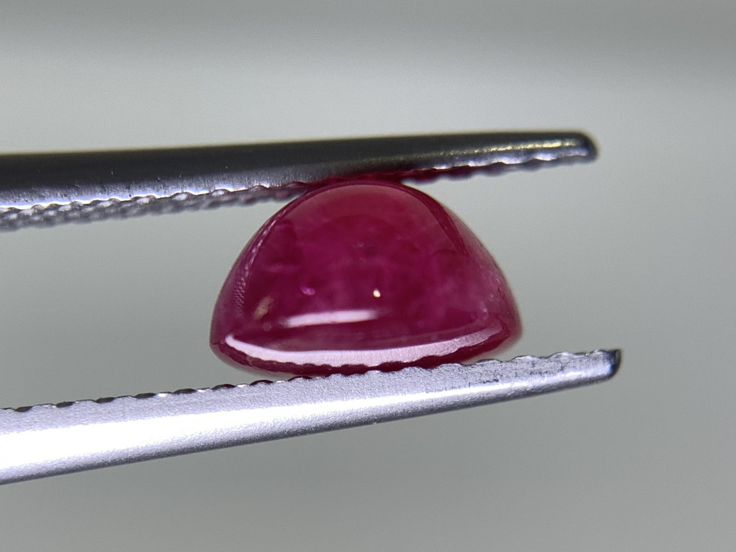 ルビー 2.812ct  宝石ソーティング付き  8.8㎜×6.9㎜×4.4㎜  天然 ルース（ 裸石 ） 4647Y