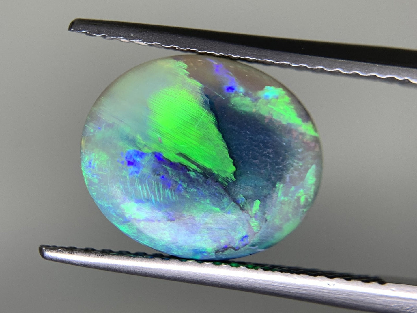 オパール 2.672ct  中央宝石ソーティング付き  12.2㎜×10.3㎜×3.2㎜  天然 ルース（ 裸石 ） 4660Y