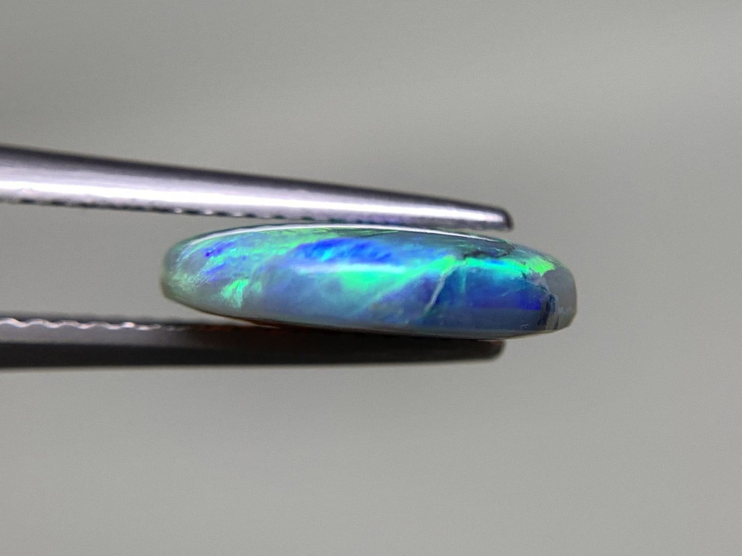 オパール 2.672ct  中央宝石ソーティング付き  12.2㎜×10.3㎜×3.2㎜  天然 ルース（ 裸石 ） 4660Y