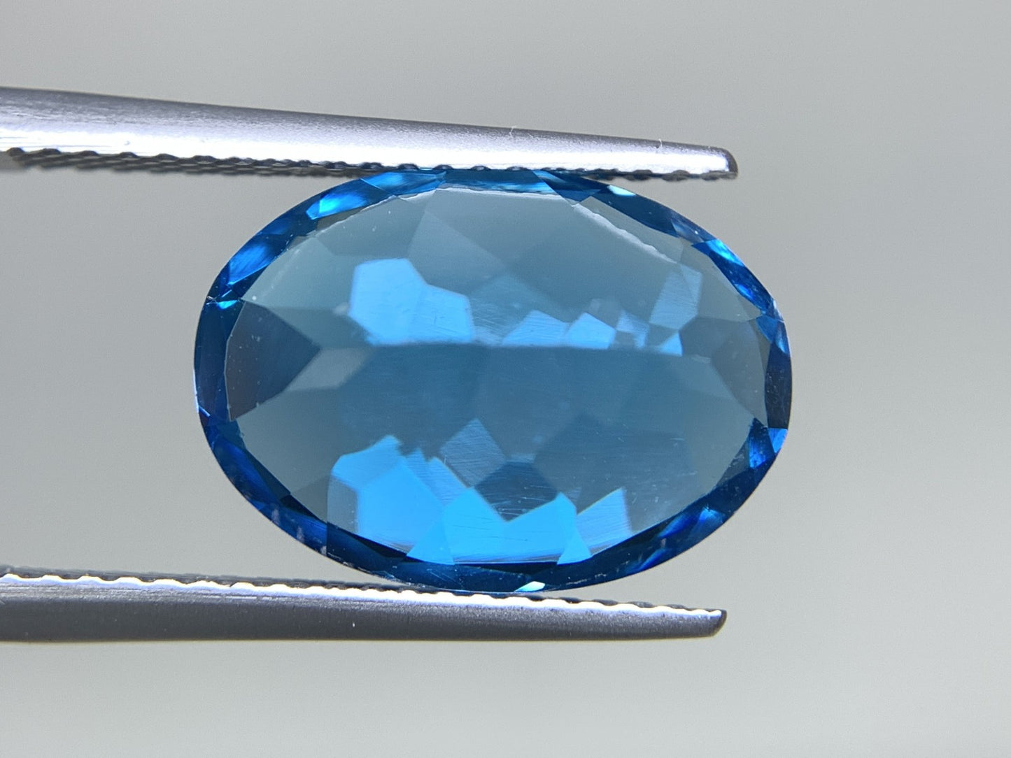 ブルートパーズ 7.313ct  宝石ソーティング付き  14.1㎜×10.2㎜×6.7㎜  天然 ルース（ 裸石 ） 4667Y