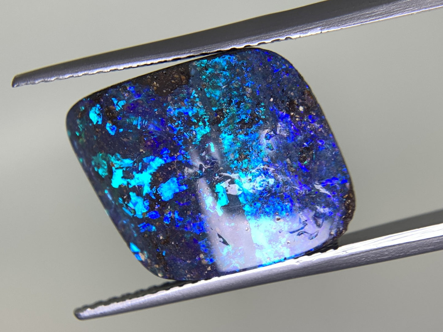 ボルダーオパール 8.803ct  宝石ソーティング付き  15.0㎜×12.9㎜×4.9㎜  天然 ルース（ 裸石 ） 4671Y