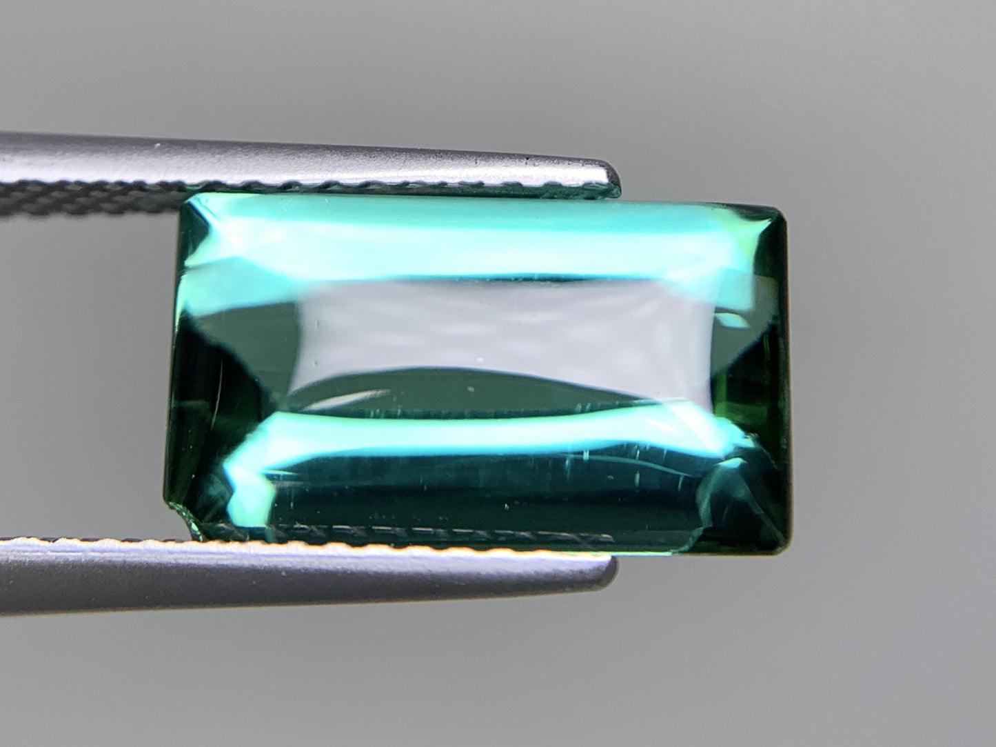 トルマリン 4.925ct  宝石ソーティング付き  13.0㎜×7.8㎜×5.5㎜  天然 ルース（ 裸石 ） 4691Y