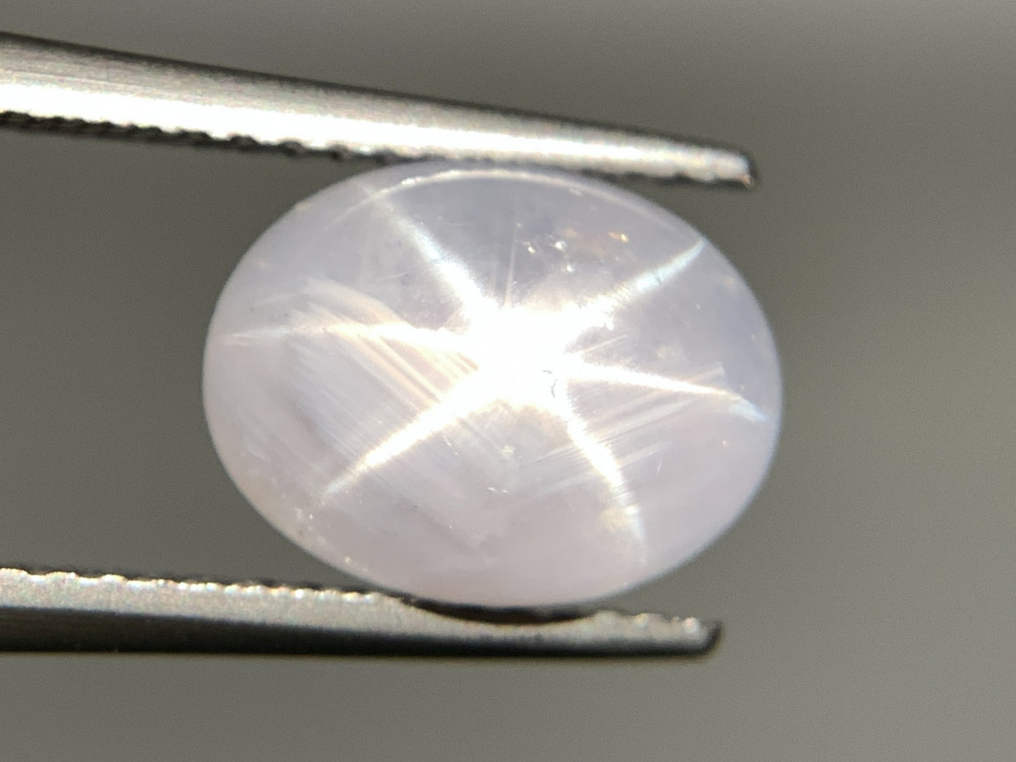 スターサファイア 4.370ct  宝石ソーティング付き  10.2㎜×7.9㎜×4.8㎜  天然 ルース（ 裸石 ） 4702Y