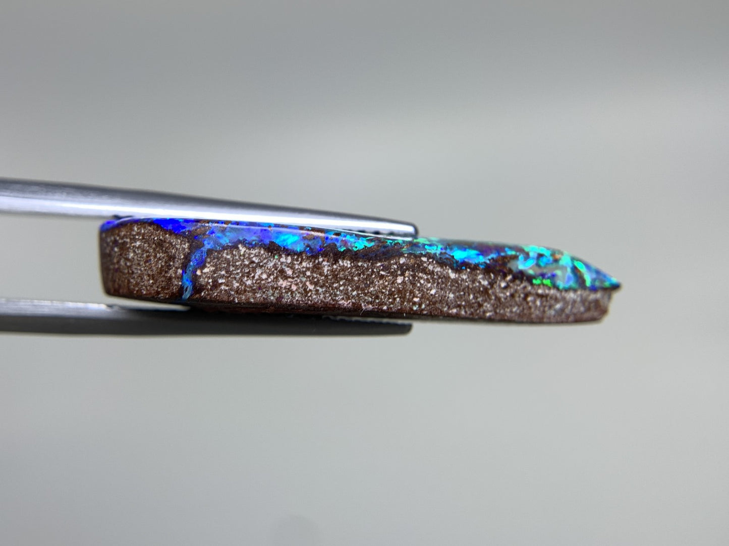 ボルダーオパール 11.830ct  宝石ソーティング付き  29.1㎜×10.8㎜×4.8㎜  天然 ルース（ 裸石 ） 4703Y
