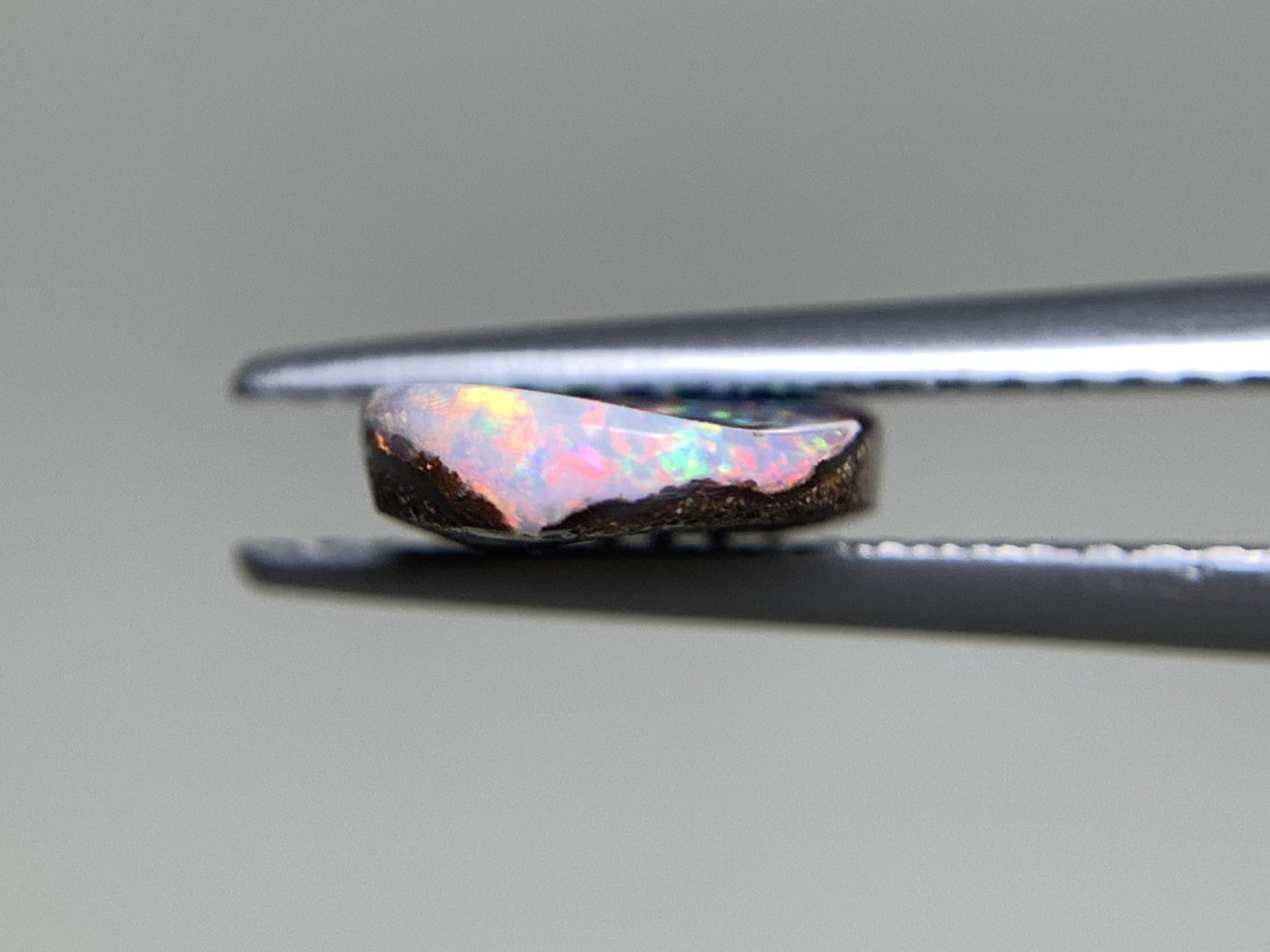ボルダーオパール 1.706ct  宝石ソーティング付き  13.1㎜×7.5㎜×2.1㎜  天然 ルース（ 裸石 ） 4725Y