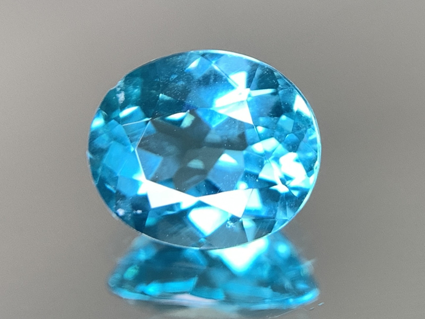 アパタイト 1.666ct  宝石ソーティング付き  8.1㎜×6.9㎜×4.4㎜  天然 ルース（ 裸石 ） 4775Y