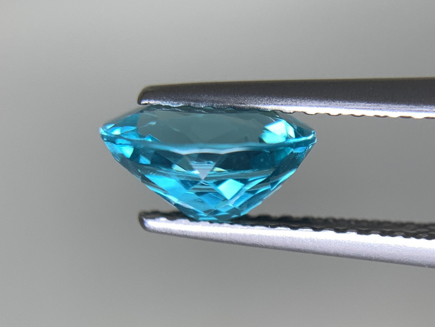 アパタイト 1.666ct  宝石ソーティング付き  8.1㎜×6.9㎜×4.4㎜  天然 ルース（ 裸石 ） 4775Y