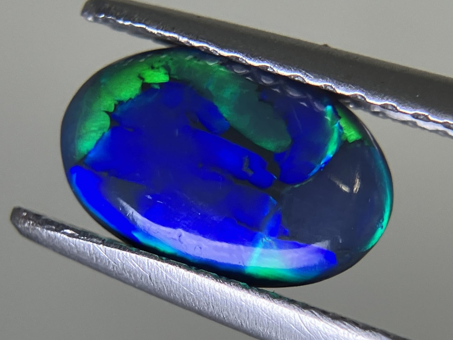 ブラックオパール 1.170ct  中央宝石ソーティング付き  9.4㎜×6.1㎜×3.3㎜  天然 ルース（ 裸石 ） 1974YY