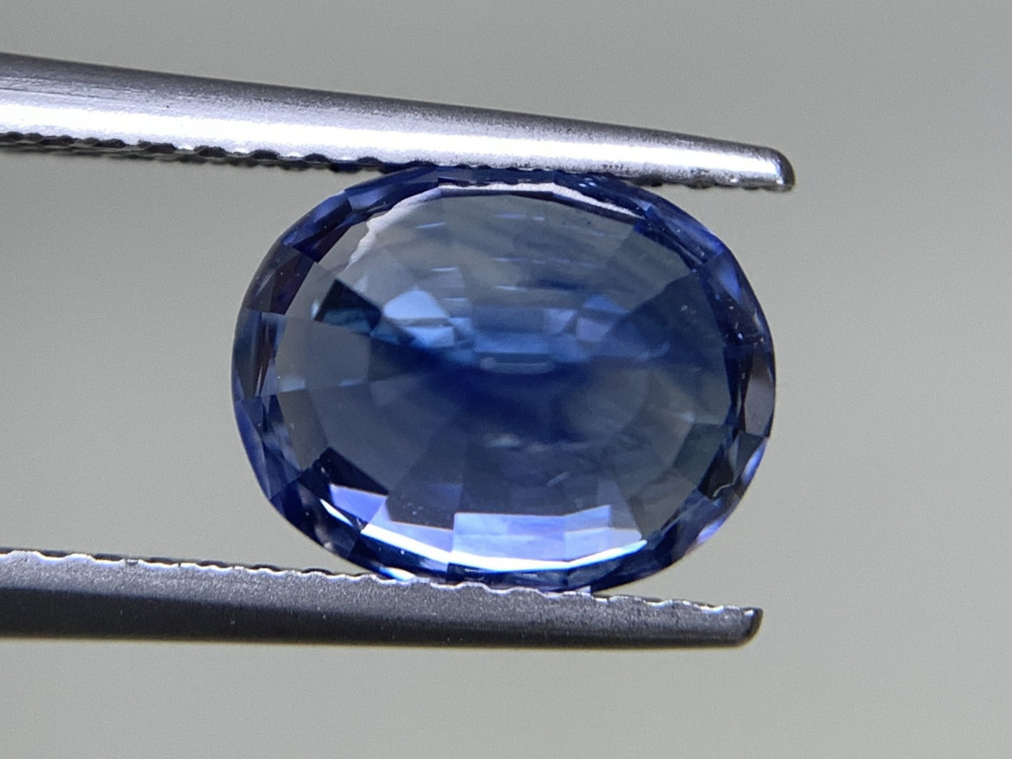 サファイア 3.01ct  AIGS宝石鑑別書付き  Cornflower Blue 9.06㎜×7.31㎜×5.37㎜   天然 ルース（ 裸石 ）   5043Y
