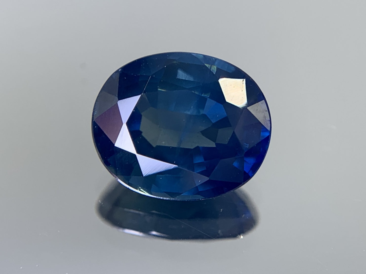 サファイア 2.43ct  宝石ソーティング付き  9.0㎜×7.4㎜×4.1㎜  ルース（ 裸石 ） 1871Y