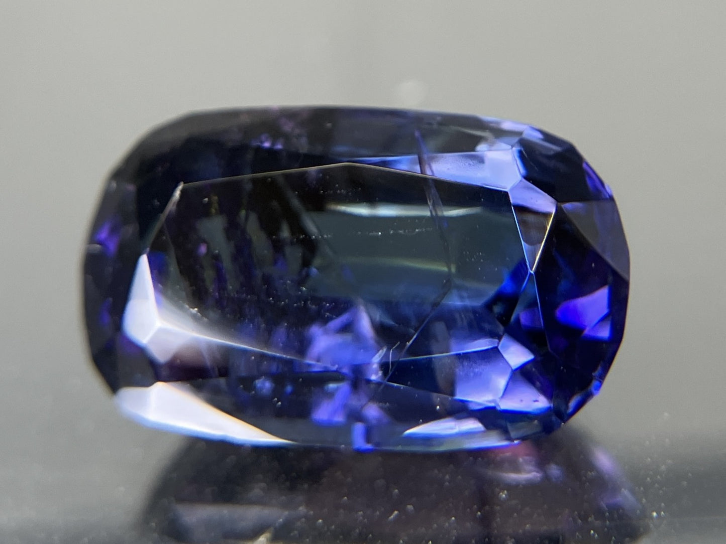 タンザナイト 8.018ct 中央宝石ソーティング付き 15.08㎜×9.28㎜×6.83㎜ 天然 ルース（ 裸石 ） 4463YY
