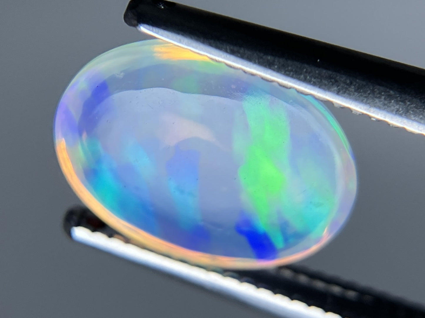 オパール 1.365ct 宝石ソーティング付き  10.4㎜×7.8㎜×3.9㎜  ルース（ 裸石 ） 3927YY