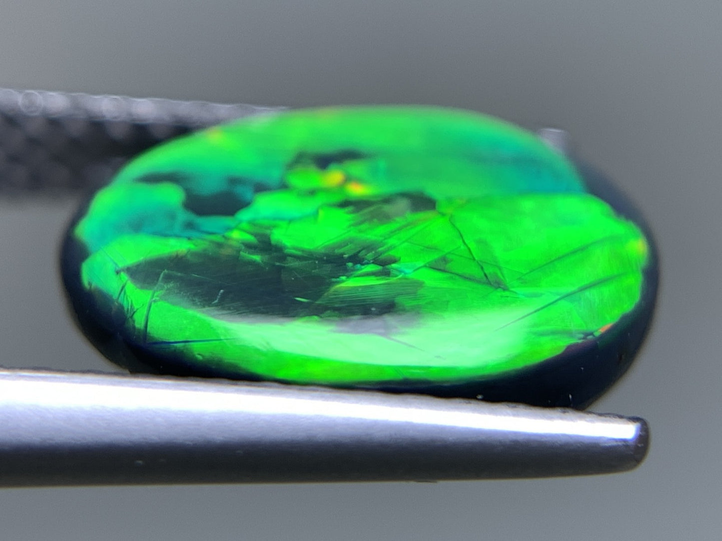 ブラックオパール 天然 2.756ct カン有り 中央宝石ソーティング付き 11.3㎜×9.4㎜×3.9㎜ ルース（ 裸石 ） 6659Y