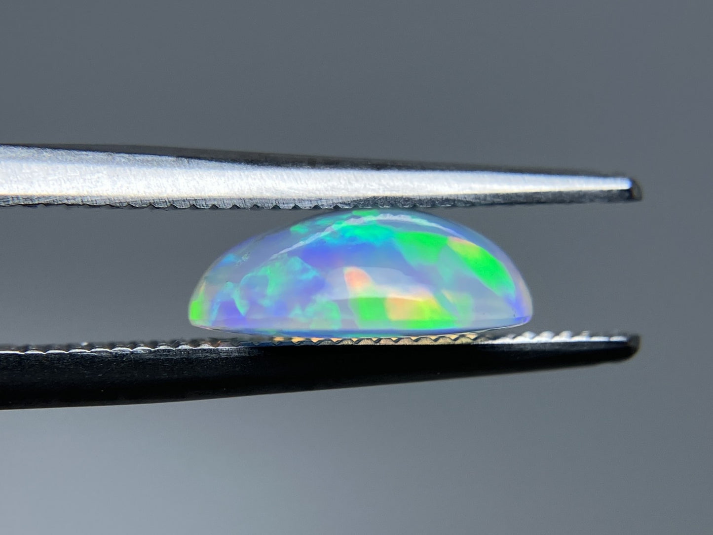オパール 1.365ct 宝石ソーティング付き  10.4㎜×7.8㎜×3.9㎜  ルース（ 裸石 ） 3927YY
