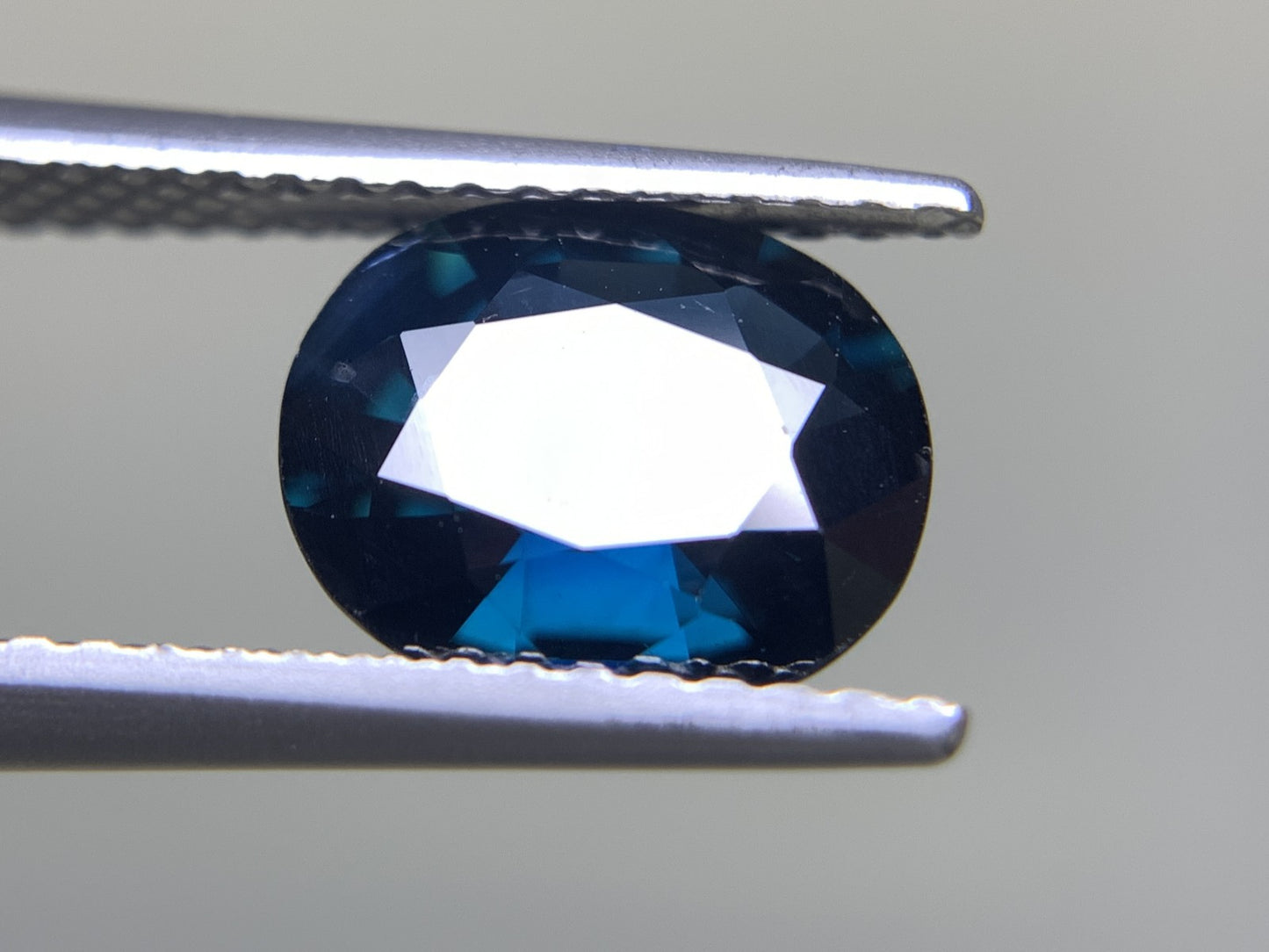 サファイア 2.127ct 宝石ソーティング付き  8.9㎜×7.2㎜×3.8㎜   ルース（ 裸石 ） 2004Y