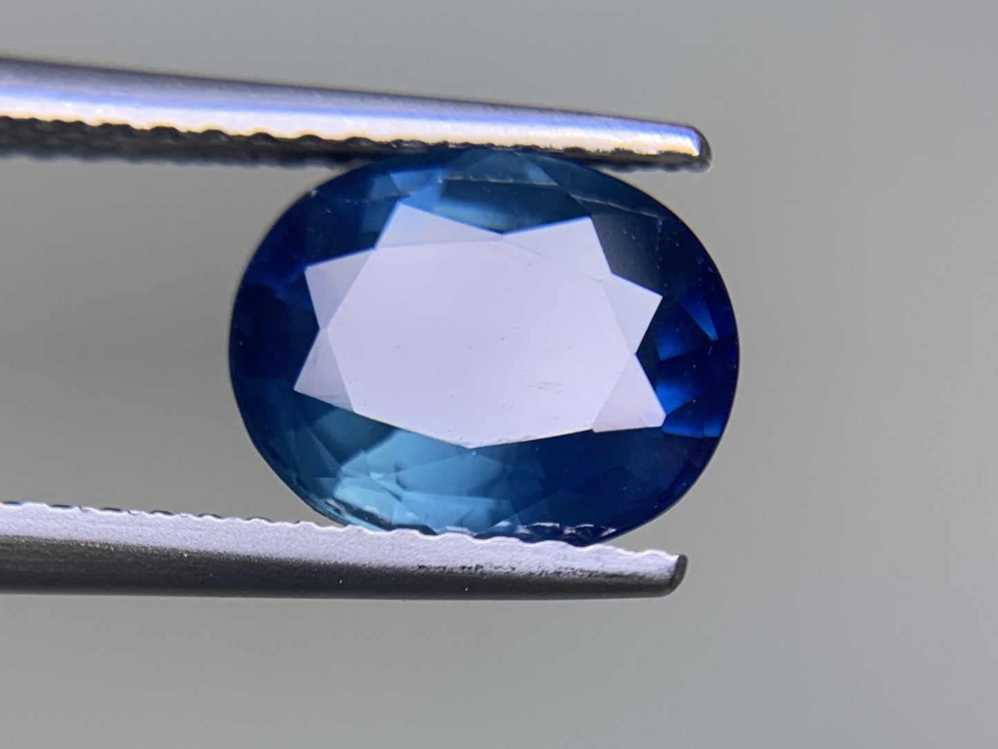 サファイア 2.43ct  宝石ソーティング付き  9.0㎜×7.4㎜×4.1㎜  ルース（ 裸石 ） 1871Y