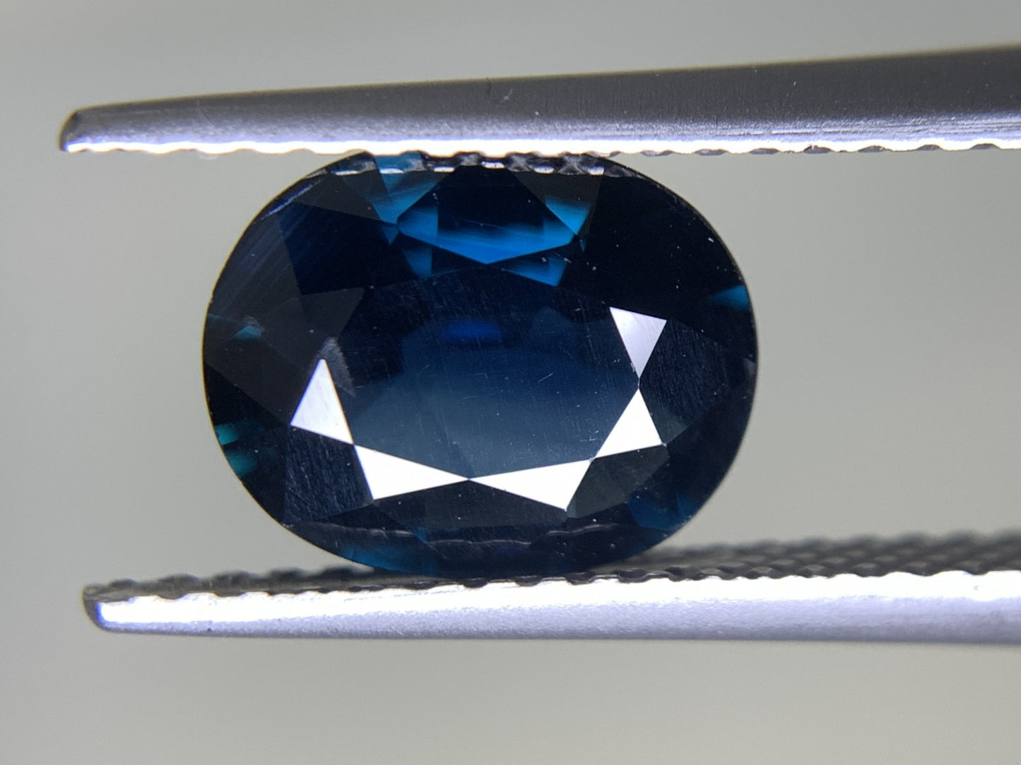 サファイア 2.127ct 宝石ソーティング付き  8.9㎜×7.2㎜×3.8㎜   ルース（ 裸石 ） 2004Y