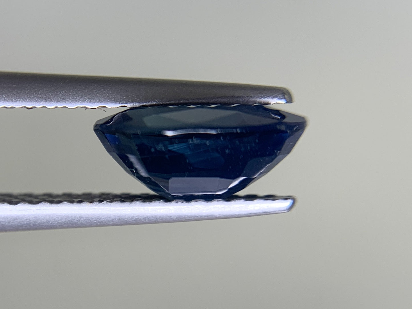 サファイア 2.43ct  宝石ソーティング付き  9.0㎜×7.4㎜×4.1㎜  ルース（ 裸石 ） 1871Y