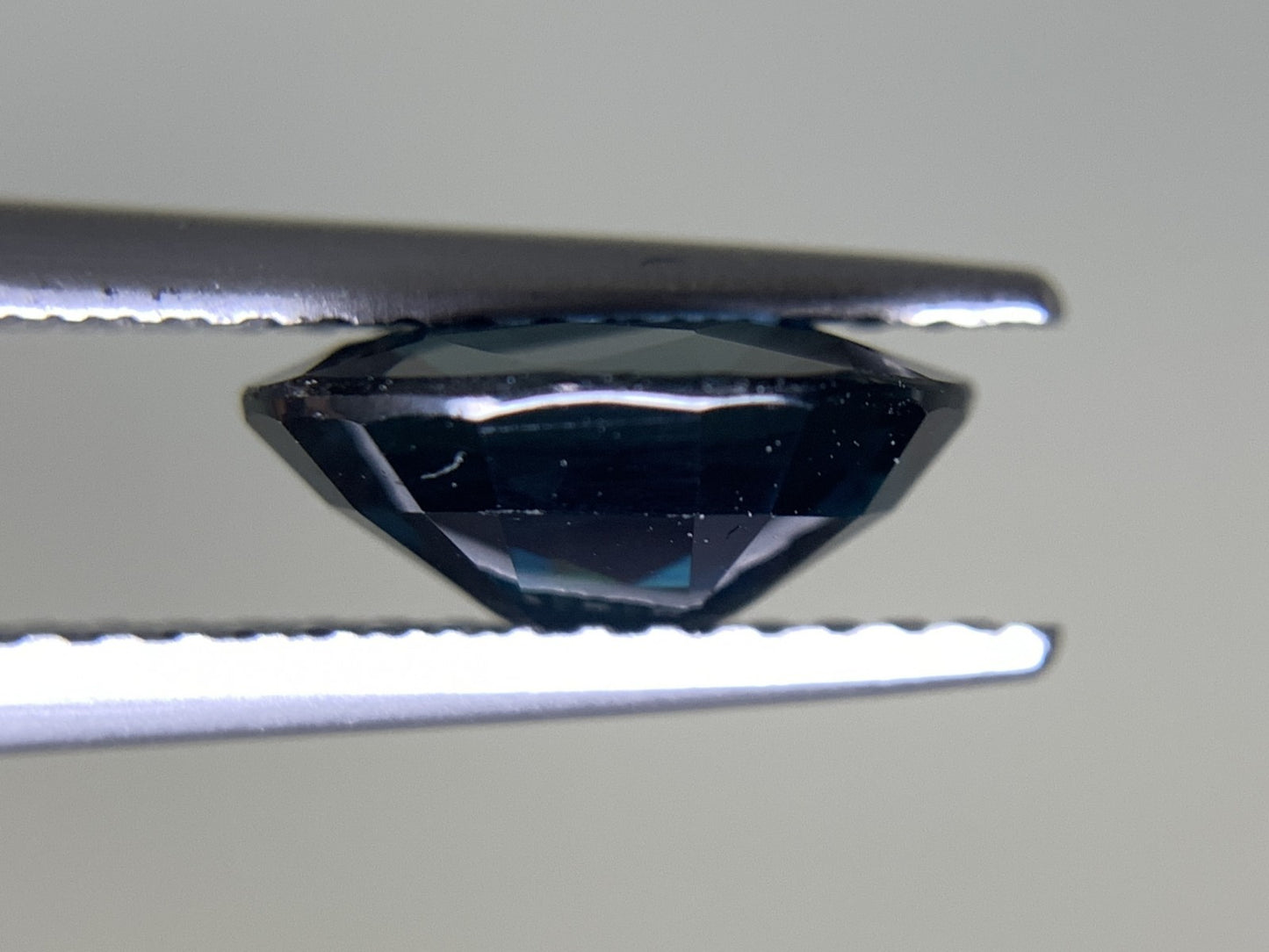 サファイア 2.127ct 宝石ソーティング付き  8.9㎜×7.2㎜×3.8㎜   ルース（ 裸石 ） 2004Y