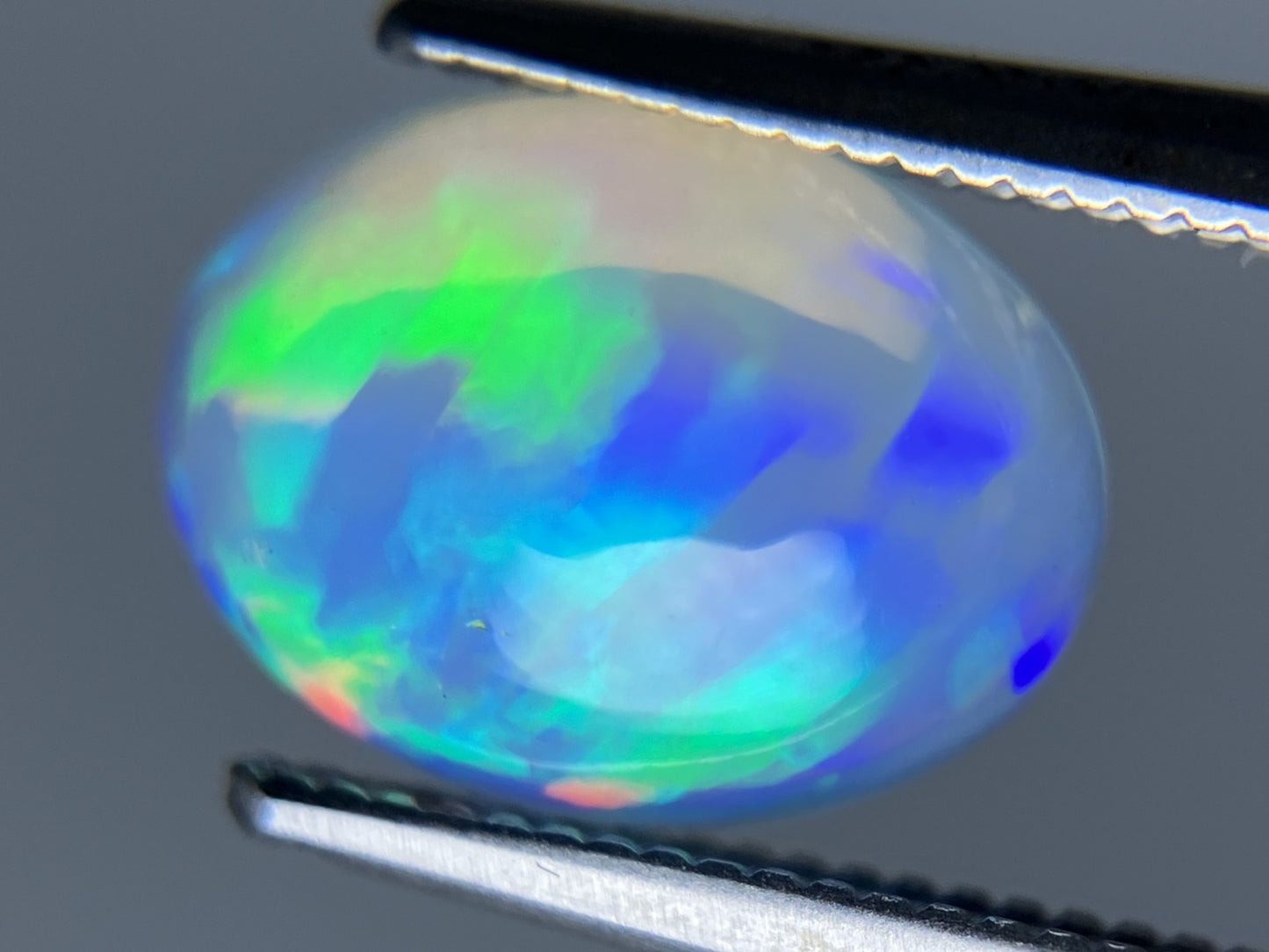 オパール 1.365ct 宝石ソーティング付き  10.4㎜×7.8㎜×3.9㎜  ルース（ 裸石 ） 3927YY