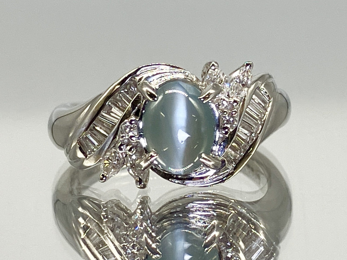 アレキサンドライトキャッツアイ  1.03ct  India GIA宝石鑑別書付き  6.79㎜×5.15㎜×3.30㎜  PT900  6.8g  リング  メレダイヤ  0.29ct  7448Y