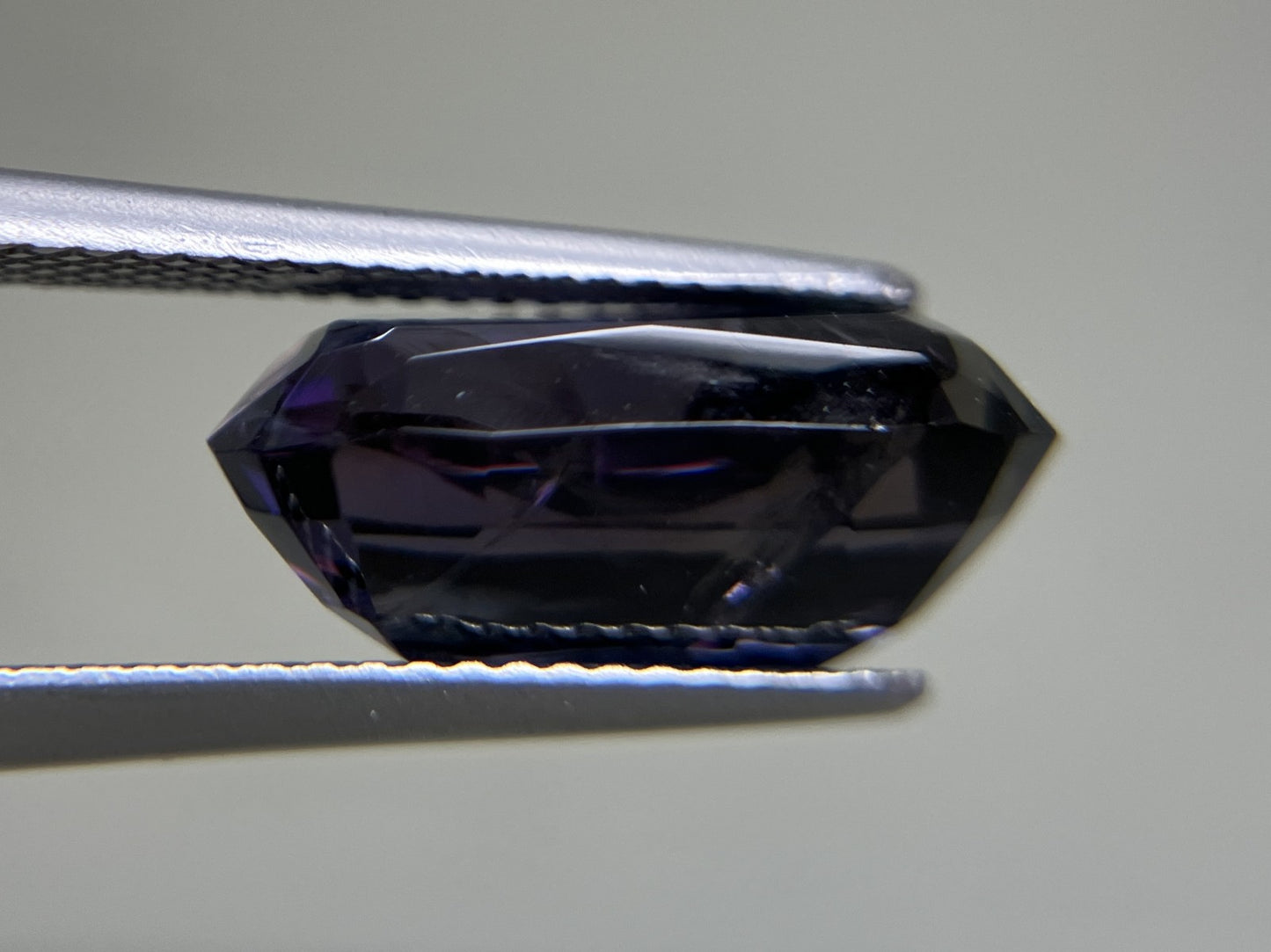 タンザナイト 8.018ct 中央宝石ソーティング付き 15.08㎜×9.28㎜×6.83㎜ 天然 ルース（ 裸石 ） 4463YY